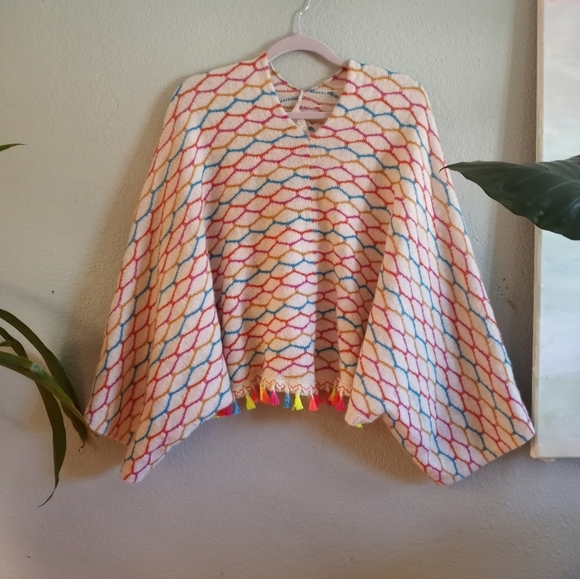 Andean made Baby Alpaca and Wool poncho - Picture 1 of 4